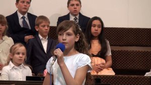 Падая белый пух,к нам на ладони рук!