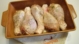 Куриная голень под соусом