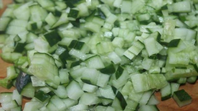 Окрошка на майонезе с вареной колбасой