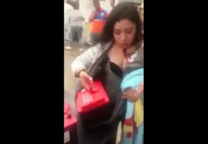 Девушка украла два аккумулятора в магазине