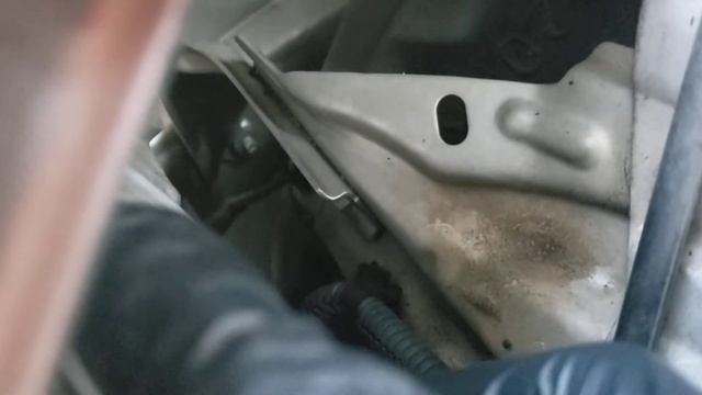 Cómo cambiar foco de Toyota Yaris 2007 (H4) смотреть онлайн