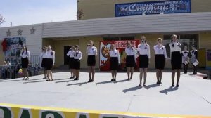 Шимановские девушки поют песню на русском и украинском языке.