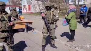 Русский солдат и Украинский мальчик.mp4