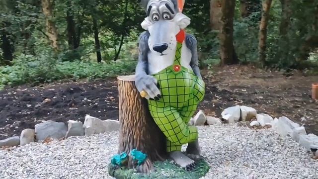 В Старом замке, но не в Калининграде, а в Горячем Ключе. Такая же дорога из камня и рыцарь у ворот. смотреть онлайн