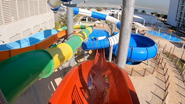 Red Stuka Water Slide at Riu Dubai смотреть онлайн