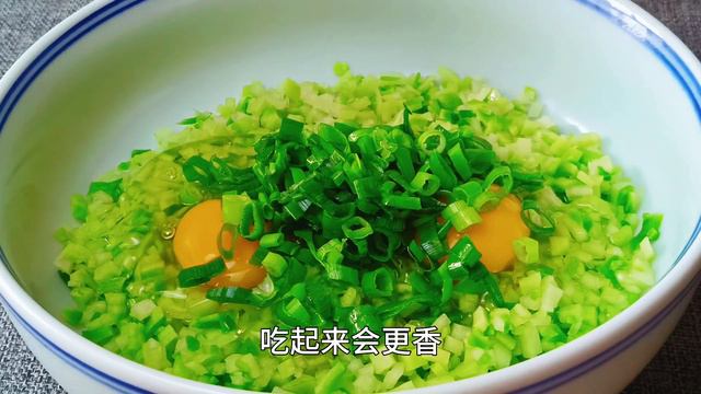 萝卜丁里打2鸡蛋，没想到这么好吃，不用炒不油炸，1周7次吃不腻