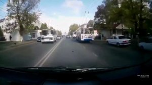Черкесск! Бушует стихия . В ЧЕРКЕССКЕ ИЗ ЗА СИЛЬНЫХ ПОРЫВОВ ВЕТРА СОРВАЛО КРЫШУ ЖИЛОЙ МНОГОЭТАЖКИ