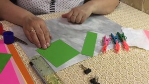 Аппликация из бумаги, сложенной гармошкой "Красивый цветок"