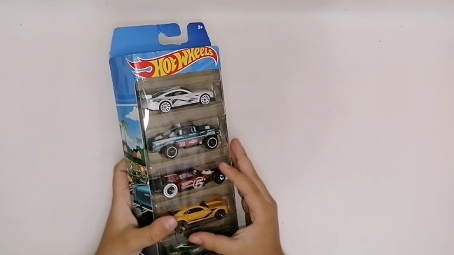 Hot Wheels машинки хотвилс 🚛 первая часть. обзорыш 👍 крутые 😎 видео смотреть онлайн