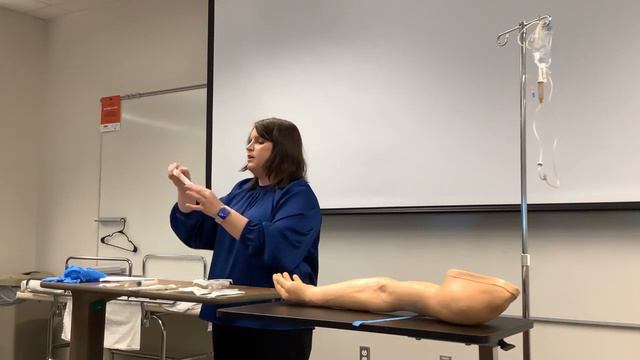 VSU Instructor Demo of IV insertion and removal смотреть онлайн