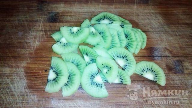 Картошка с киви в горшочках