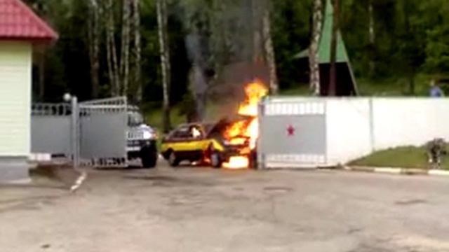 Фиат в стену-вид спереди "отдел СССР" смотреть онлайн