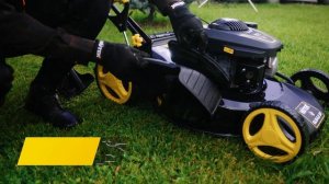 Газонокосилка бензиновая HUTER GLM-6.0 SP в работе