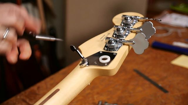 How to Drop Tune a Bass | Hipshot XTender | Guitar Tech Tips | Ep. 37 | Thomann смотреть онлайн