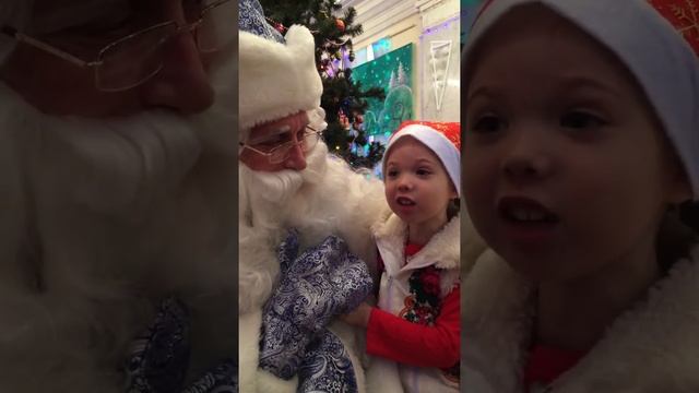 Смешно рассказывает стих Деду Морозу! Ridiculously verse tells Santa Claus !