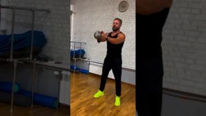 Махи одной гирей одной рукой