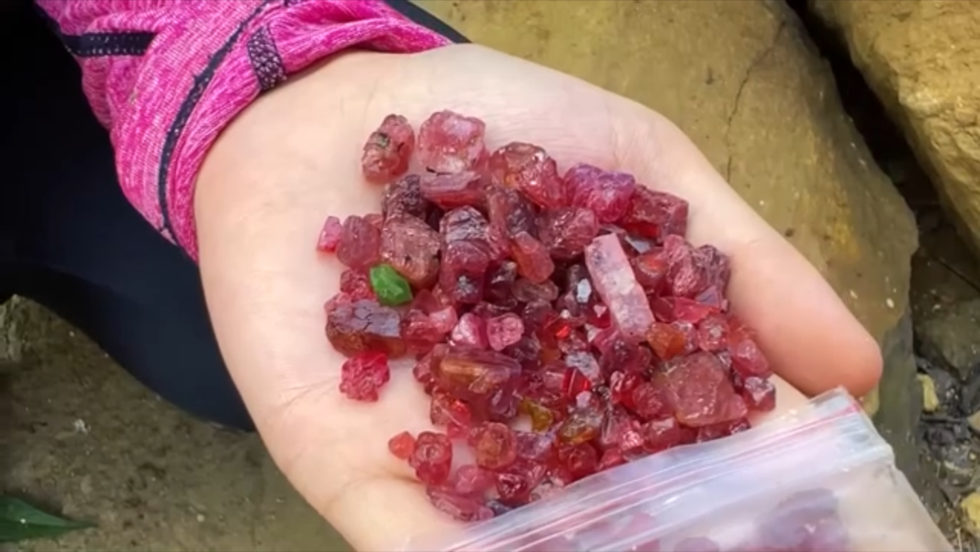 Добыча шпинели и корундов. Вьетнам. Часть 2.