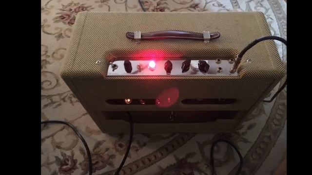 Tweed Deluxe 5E3 Sounds With R8 Les Paul смотреть онлайн