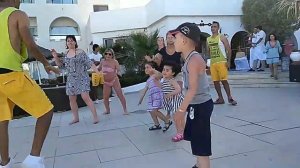 Горячий парень с востока! Танцует жестоко !