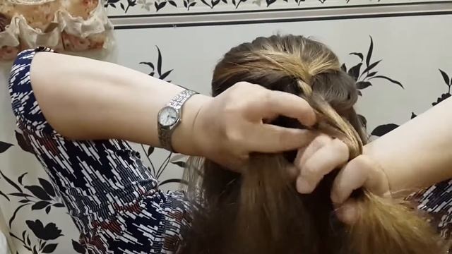 простая прическа на основе двух прядей самой себе