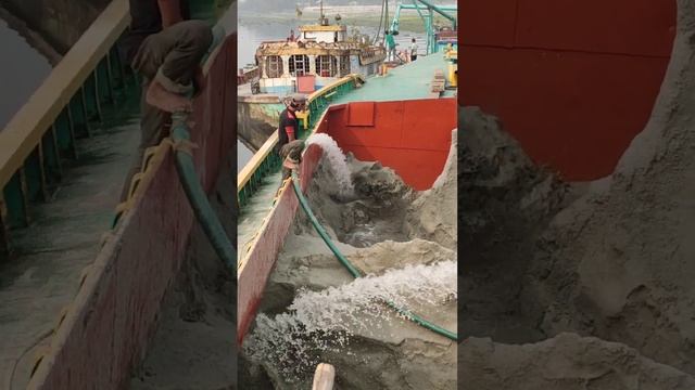 Powerful Water Pump Cline Sand in Big Ship Last Time Unload Sand by Mega Drager Machine Part #1