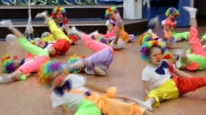 Танец  Клоуны