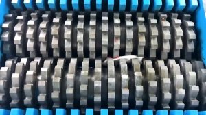 ФУТБОЛЬНЫЙ МЯЧ В ИЗМЕЛЬЧИТЕЛЕ