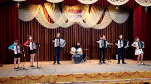 Аккордеонист играет твист, ансамбль аккордеонов Аккордеон микс