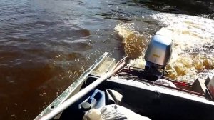 Лодка Крым мотор Хонда 30 наезд на топляк