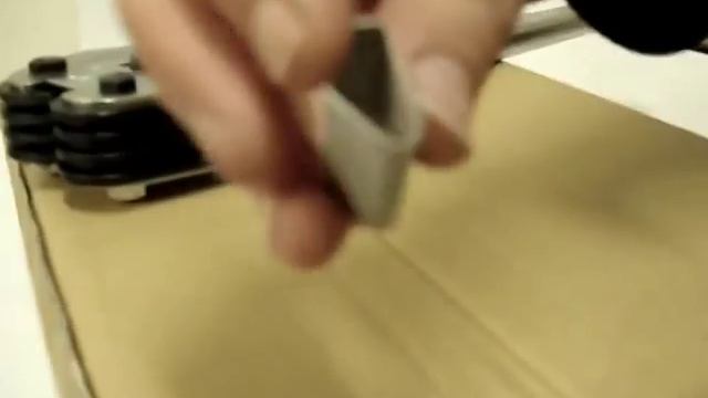 Упаковка натяжителем с использованием скобы и клещей смотреть онлайн