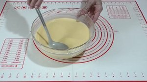 Добавьте в тесто крахмал. Тоненькие, эластичные и пекутся без проблем /Starch pancakes