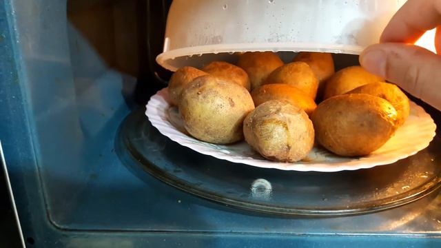 Картошка в микроволновке. Готовим картошку быстро.