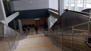 Восточный вокзал залы ожидания Left эскалаторы