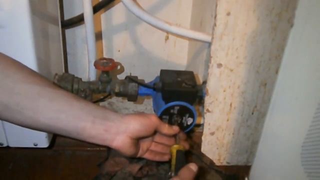 Как запустить насос отопления? Гудит но не крутит. Сломался насос смотреть онлайн