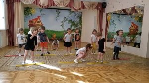 Упражнения с гимнастической палочкой. Для детей 3 лет