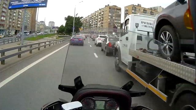 Suzuki AN650 Burgman, в городе. смотреть онлайн