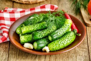 ХРУСТЯЩИЕ Малосольные Огурцы на Минералке с Зеленью и Чесноком.