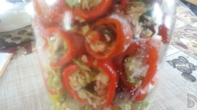 Болгарский перец, без уксуса -квашеный,фаршированный капустой.