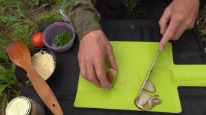 За грибами в лес! Пицца с БЕЛЫМИ ГРИБАМИ готовим в лесу на сковороде!