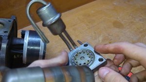 Полезные вещи внутри компрессора от старого советского холодильника!