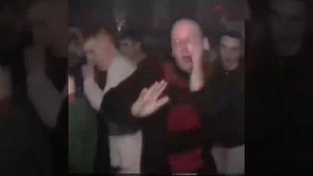 Весёлый рейв из 90х, но под мой любимый момент из неогенного кошмара сыендука