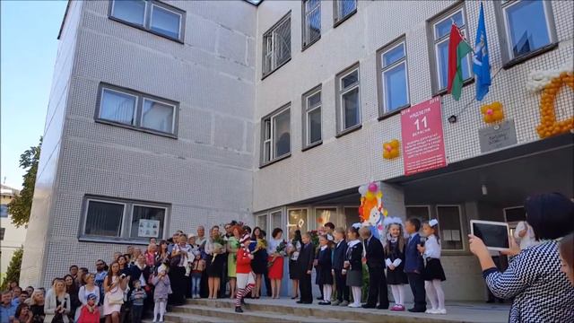 Линейка в школе. Первый раз в первый класс. Celebration of the first day of school смотреть онлайн