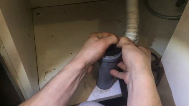 Протекает слив стиральной машинки /Washing machine drain leaking смотреть онлайн