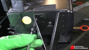 How to Remove CD Changer (Avant) - Audi A6 S6 RS6 - C5 - 1997-2005 - TOTAL TECHNIK