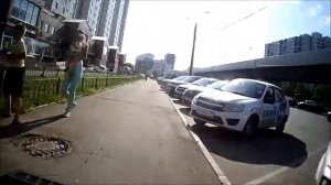 ПОКАТУШКИ НА ЭЛЕКТРОБАЙКЕ - ПО ТРОТУАРУ - РЕАКЦИЯ ЛЮДЕЙ