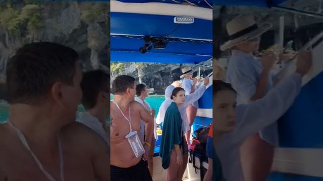 Вид на Пещеру Викингов рассказ о добывании Ласточкиного Гнезда