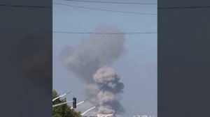 ‼️💥Враг нанёс удар по Луганску, над городом большой столб дыма
Также ракетная опасность  в Крыму