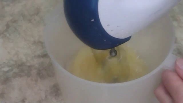 ОЧЕНЬ ВКУСНЫЙ БИСКВИТНЫЙ РУЛЕТ С ЗАВАРНЫМ КРЕМОМ. смотреть онлайн