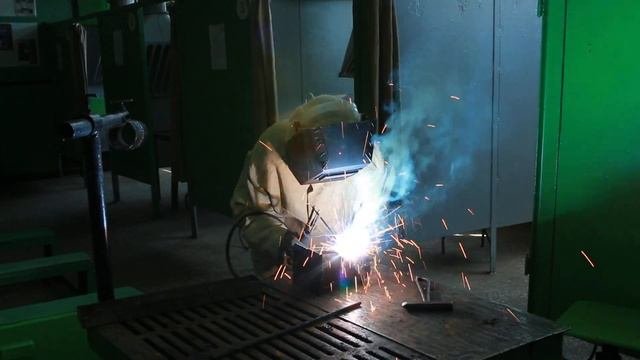 Сварщица