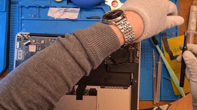 Macbook air 13 (a1466) не работает клавиатура после залития(замена клавиатуры) смотреть онлайн